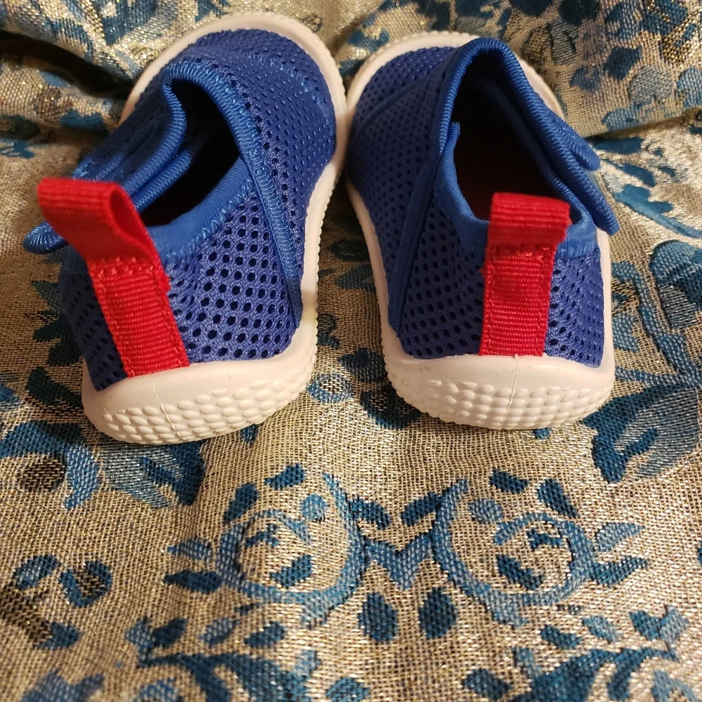 Swim/ Athletic Blue And White Theo Shoes  NWOT Cat & Jack Toddler Size 5